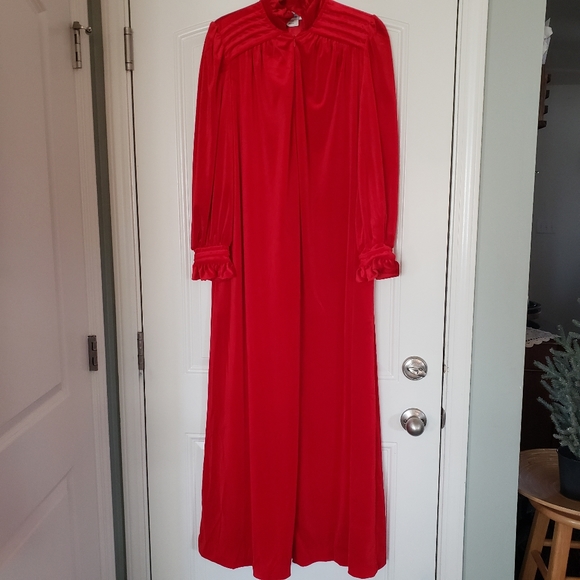 Vintage nightgown red velvet size medium - Picture 10 of 10